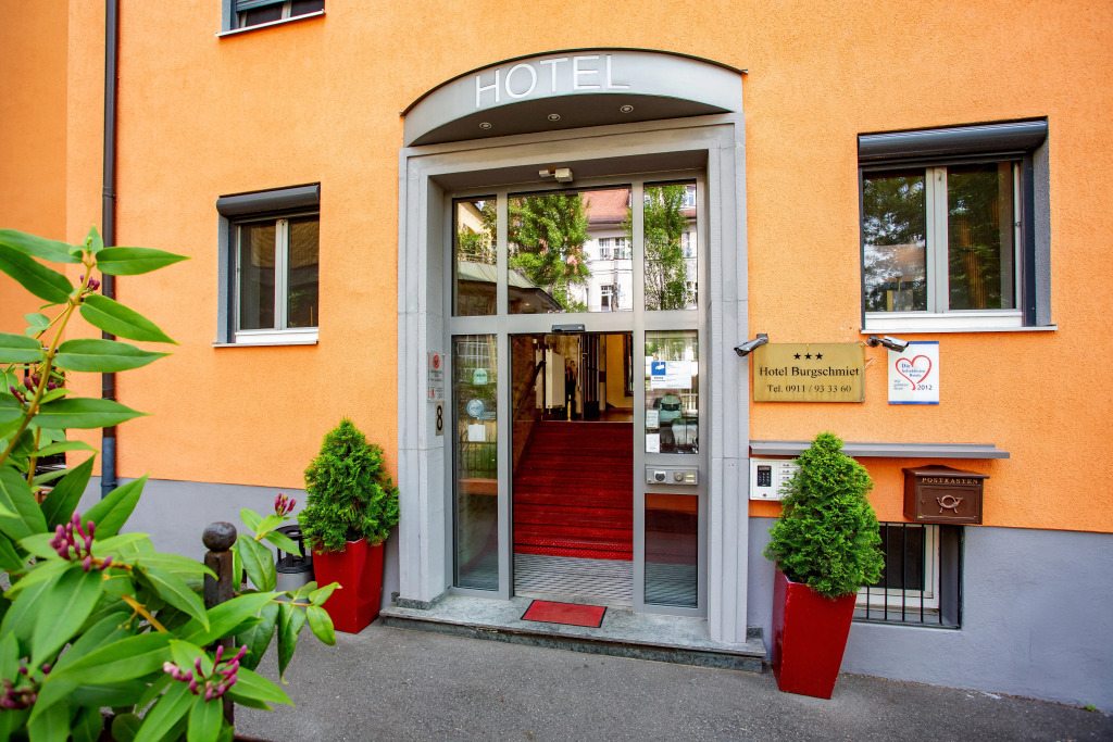 TIPTOP Hotel Burgschmiet Garni