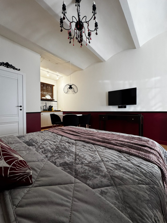 Burgundy Flat