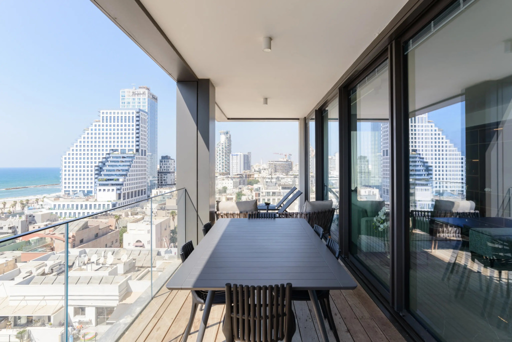 Апартаменты Luxury with Terrace & Sea View by FeelHome