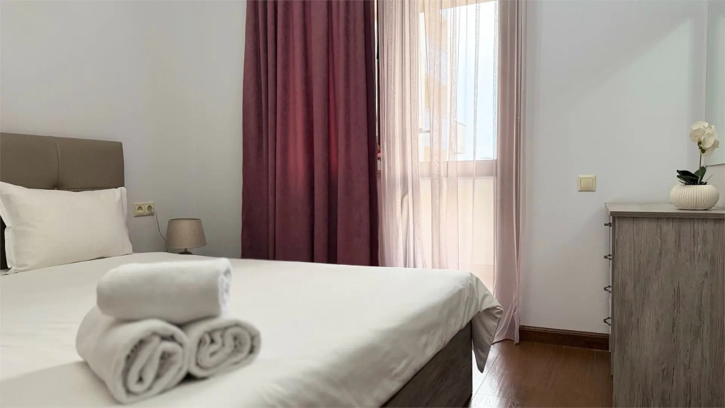 Апартаменты с 1 спальней и балконом от Sweet Home