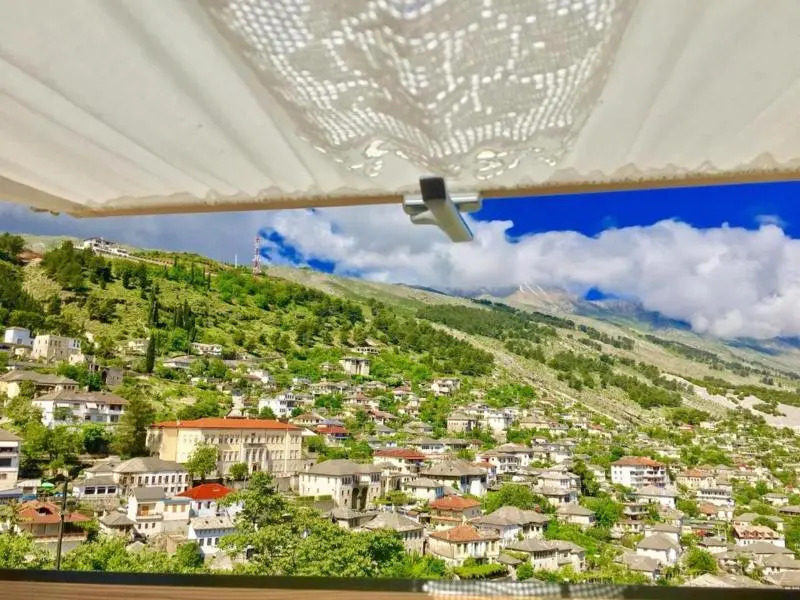Отель Bineri