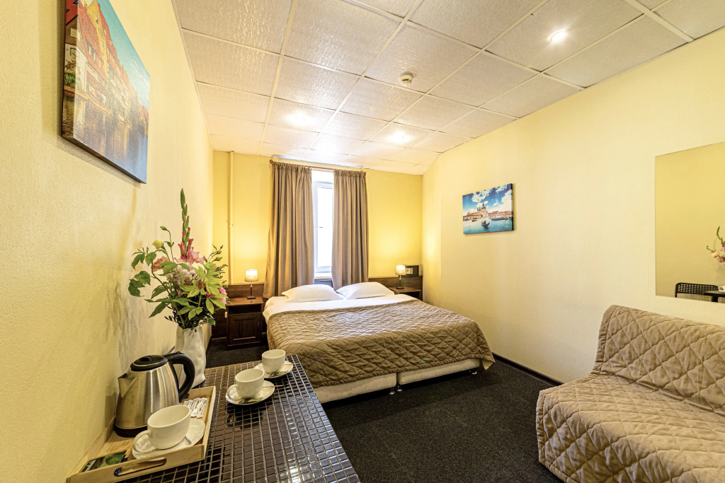 Mini-Hotel Entrance N2