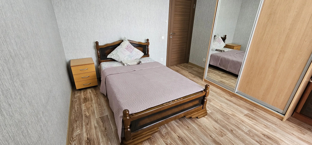 Квартира Трехкомнатные на Емлютина