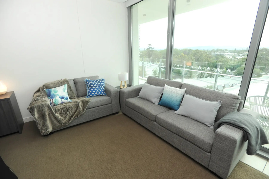 Апартаменты Modern Apartment with Resort Style Living Surfers Paradise
