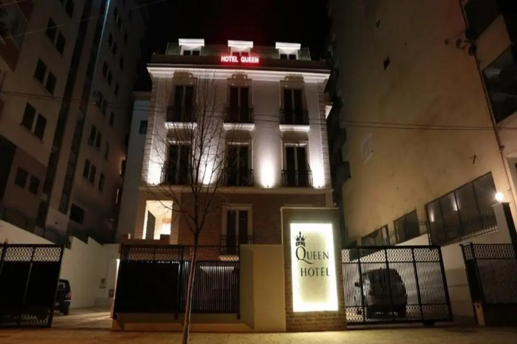 Hotel Queen