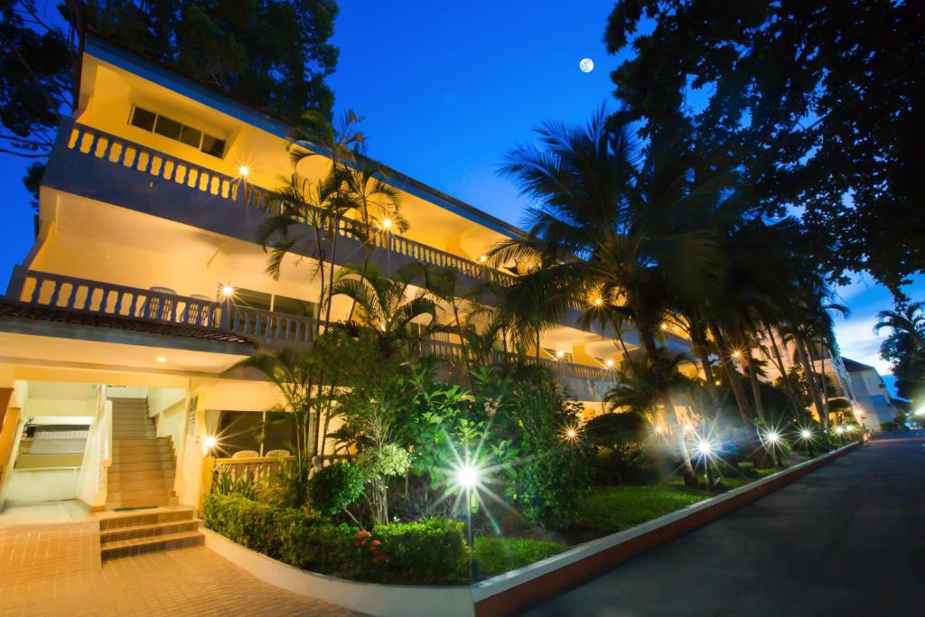 Twin Palms Resort Pattaya, SHA Extra Plus Certified