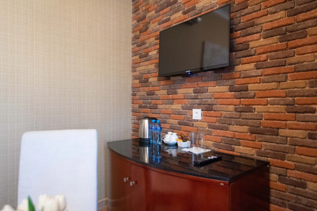 Kraveli Hotel