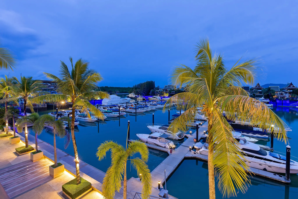 Waterfront in Royal Marina Apartments	