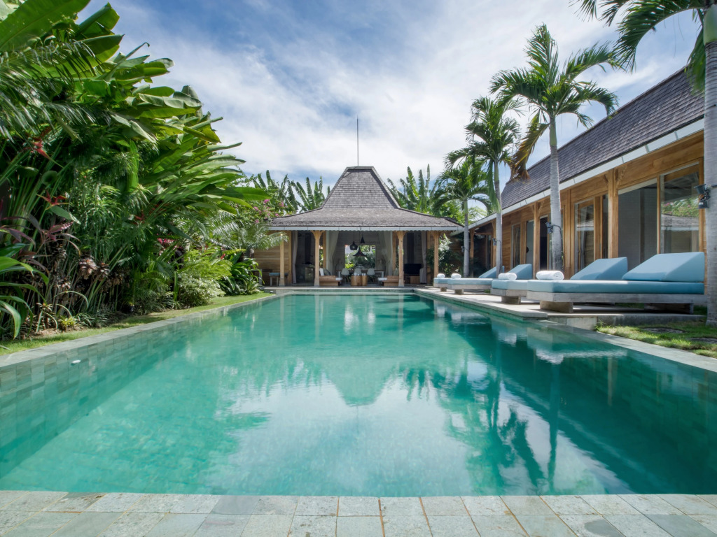 Villa Little Mannao by Villa Finder