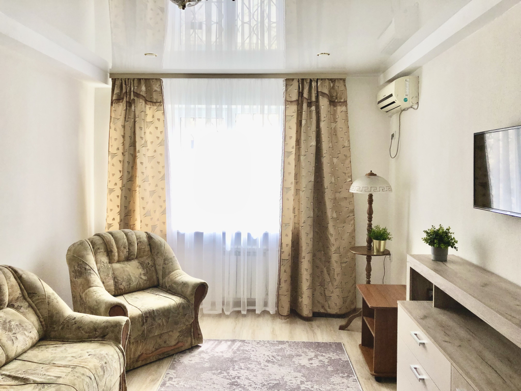 Квартира уютная на улице Генерала Петрова 12
