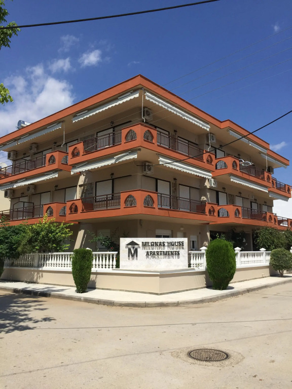 Milonas House Apartments