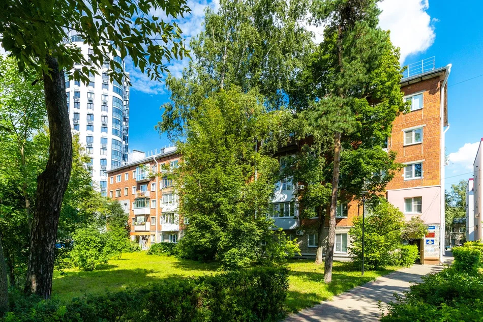 Квартира Уютная с Просторной Кухней Гостиной Рядом с Центром