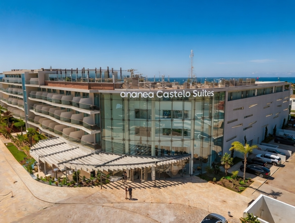 Отель Castelo Suites