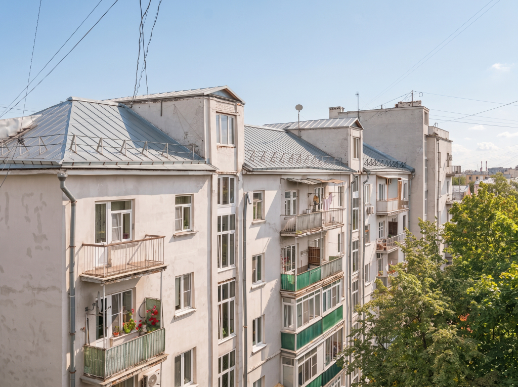 Sredi Usadeb U Chistykh Prudov Flat