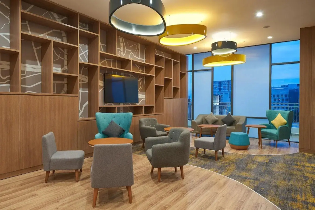 Holiday Inn & Suites Saigon Airport by IHG