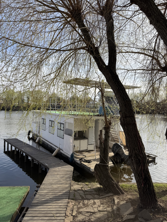Вилла на реке