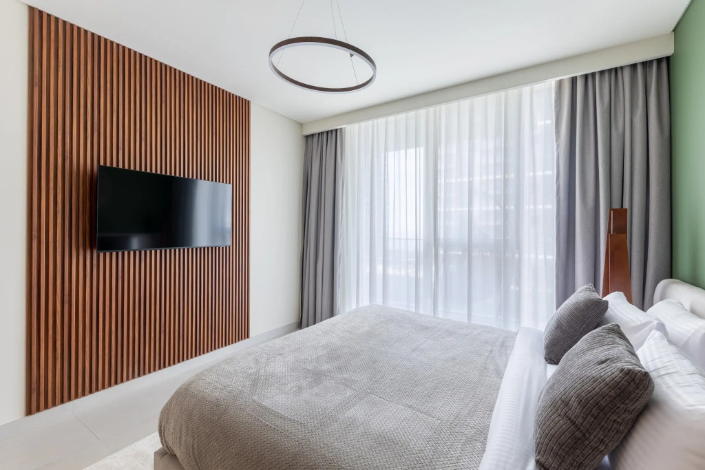 Апартаменты Modern 1BR in Beach Mansion with Pool and Gym