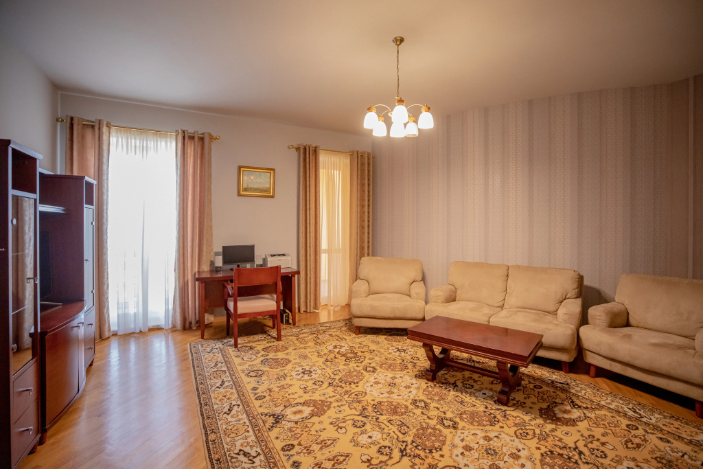 Latar Hotel Complex