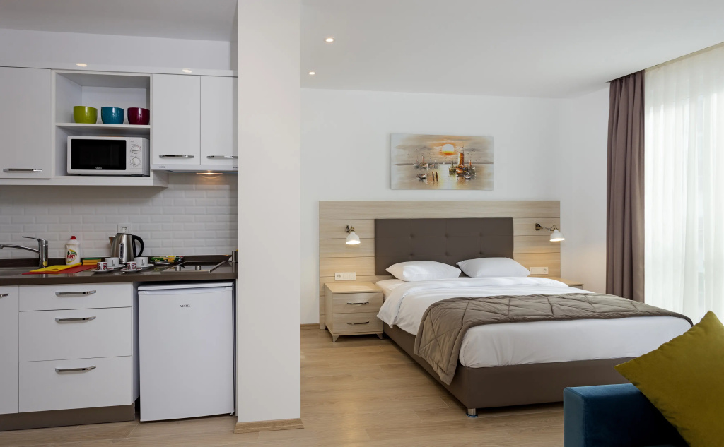 The Room Hotel & Apartments