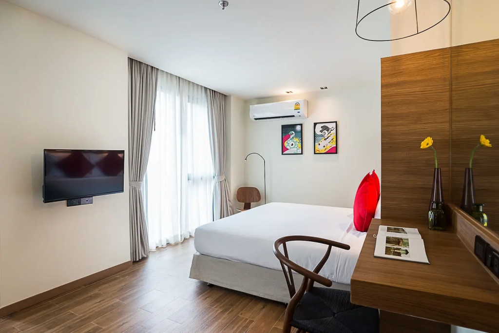 Sunshine Hip Hotel