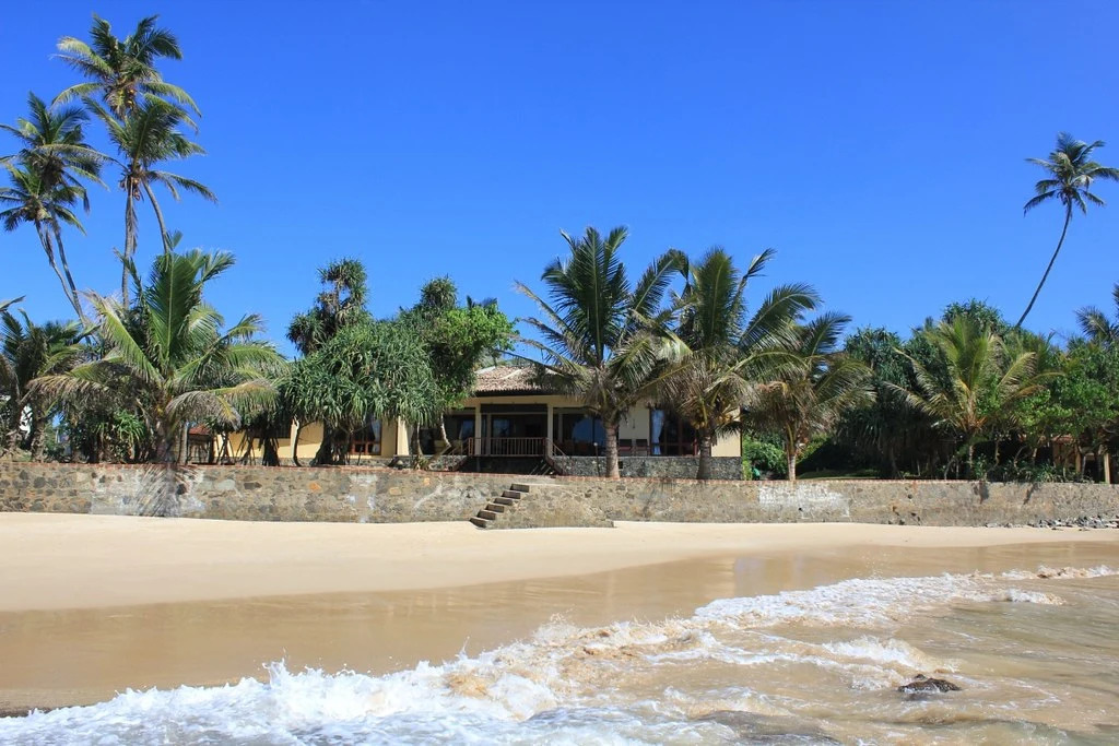 South Point Villa - 3 bedroom Beach Front Villa