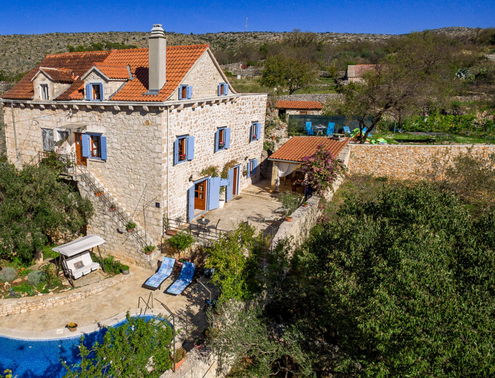 Villa Vicina - Historic Stone Villa with Pool & Sea Views I Milna