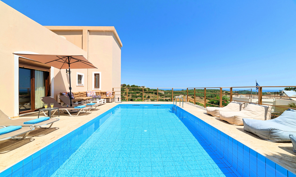 Вилла Cretan Sunny Villa Heated Pool
