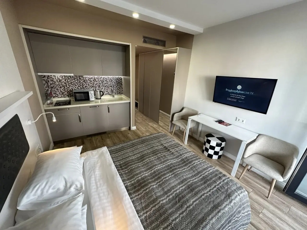 Апартаменты с видом на первой линии моря в 5* Апарт-отеле (Новый Батуми, центр набережной) (13)