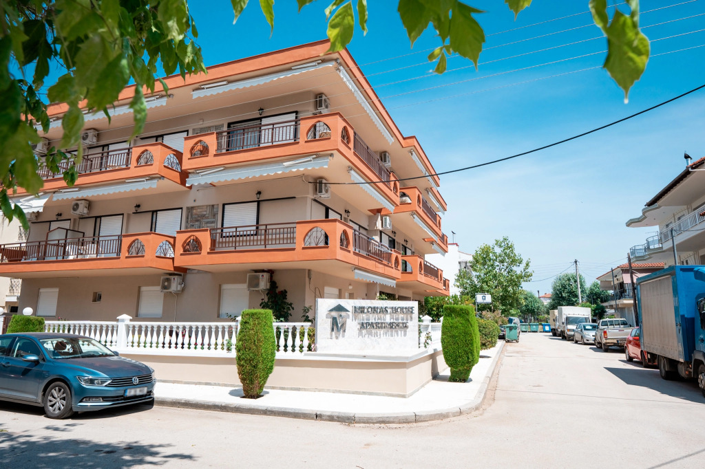 Milonas House Apartments