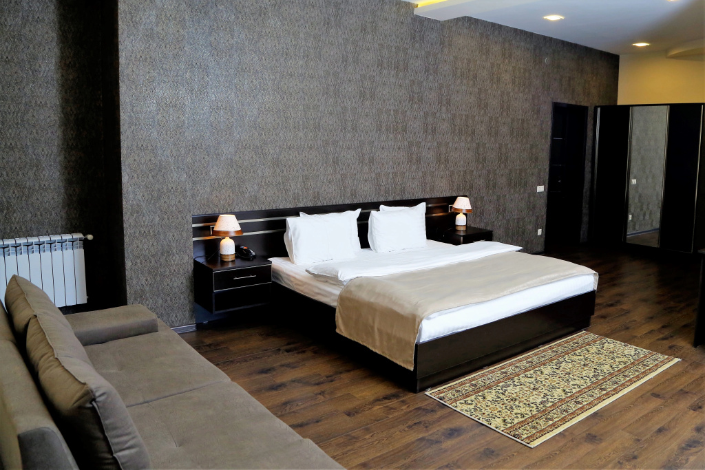 Tomus Hotel