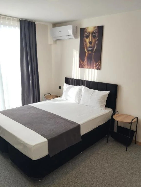 New Garden Airport Hotel & Restaurant