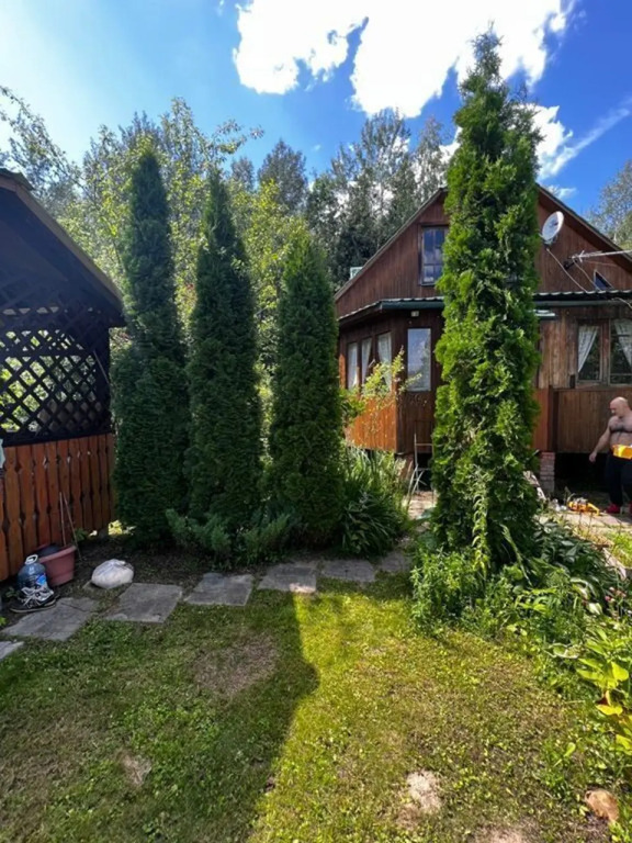 Частный дом четырехкомнатная дача, 95 м²