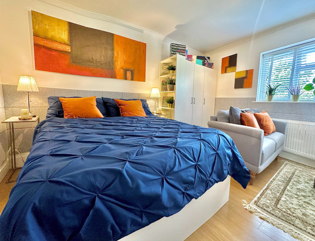 Апартаменты Damos Living - Superb Business En-Suite Studio