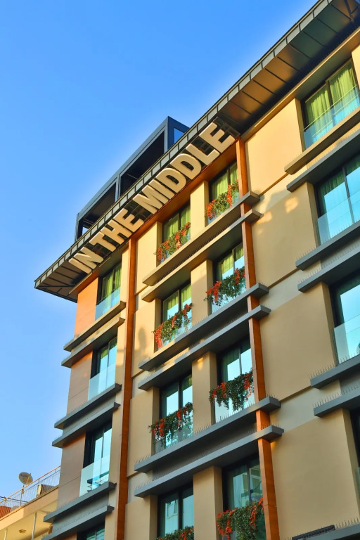 İn The Middle Hotel