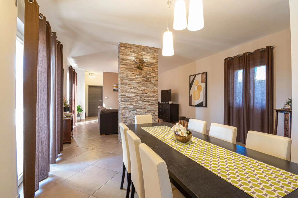 Villa Coridigo - Unique High Position, Panorama Nature View, Cozy Dining Terrace, Gym, Fenced Property
