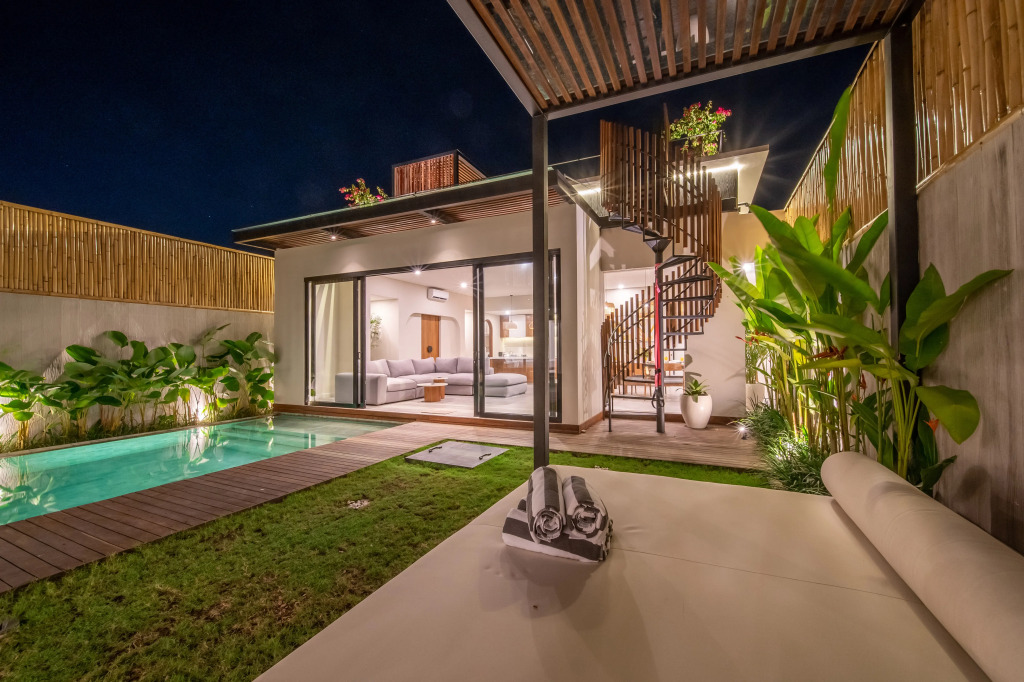 Вилла 4 BR Berawa 5 min walk beach enclosed living room