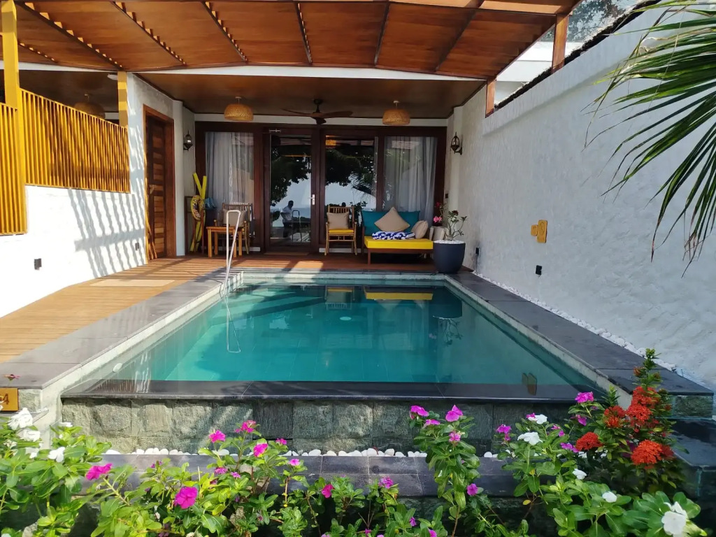 Отель Island Luxury Retreat Maalhos