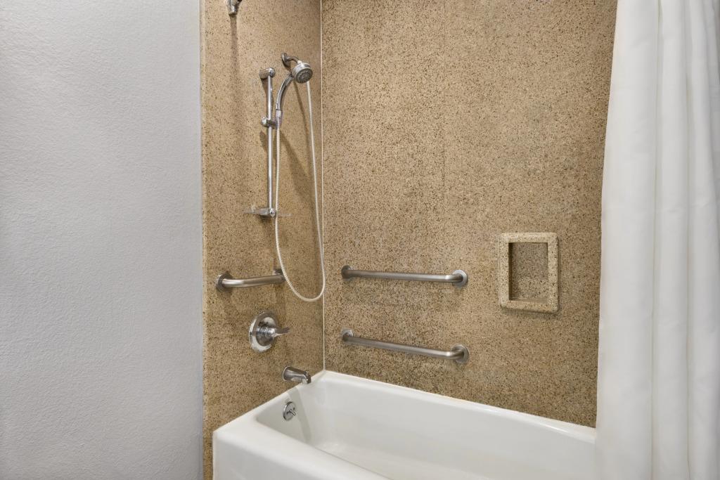 Days Inn & Suites by Wyndham Houston Hobby Airport