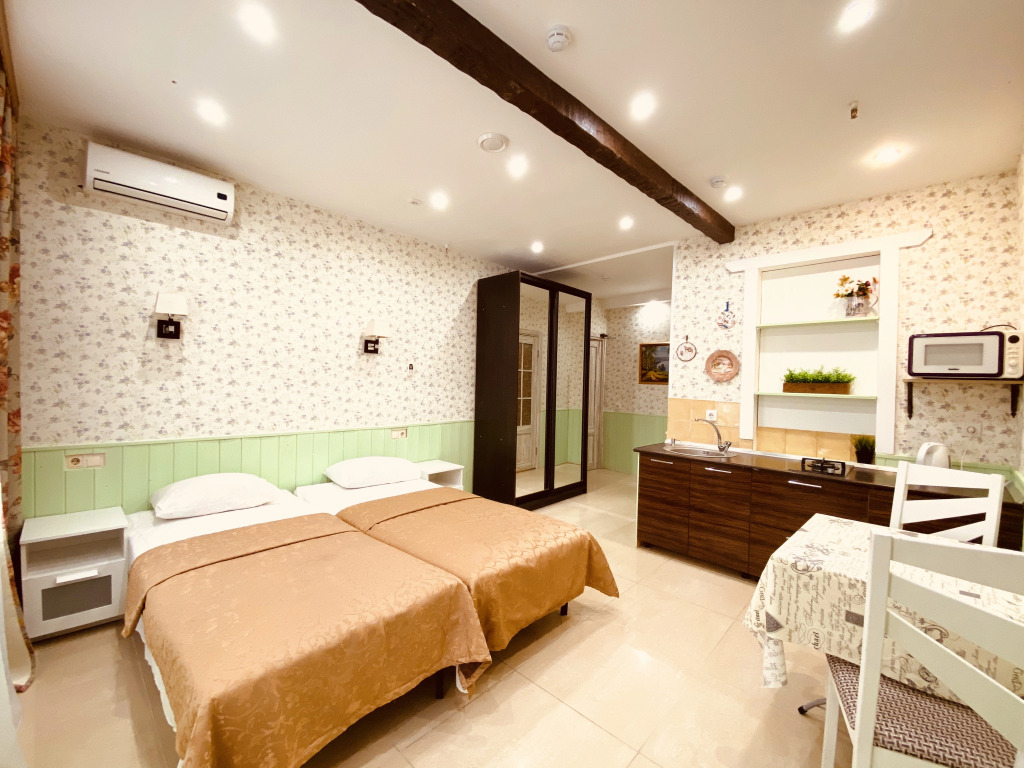 Yanina Apartments