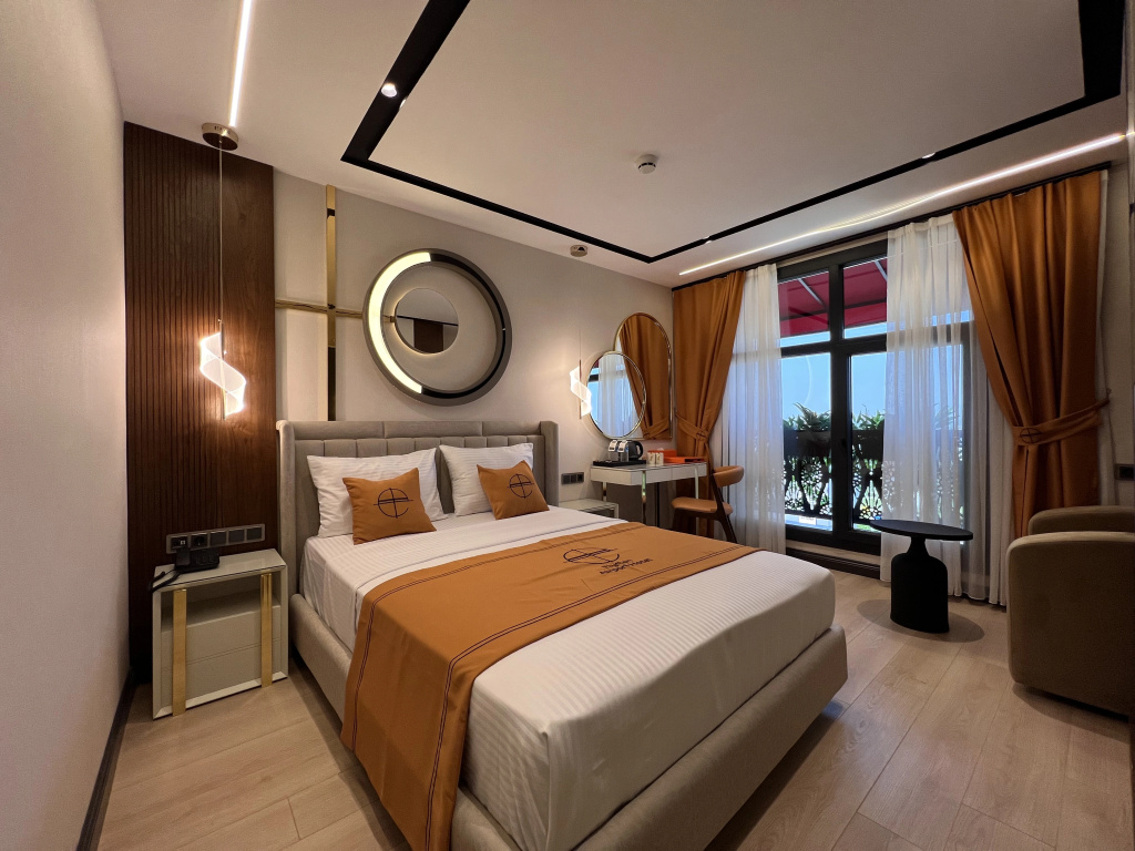 Elysian Airport Hotel & Restaurant