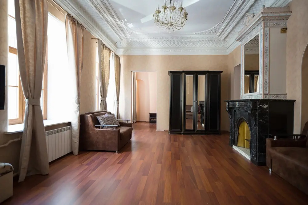 BM 13 Apartments