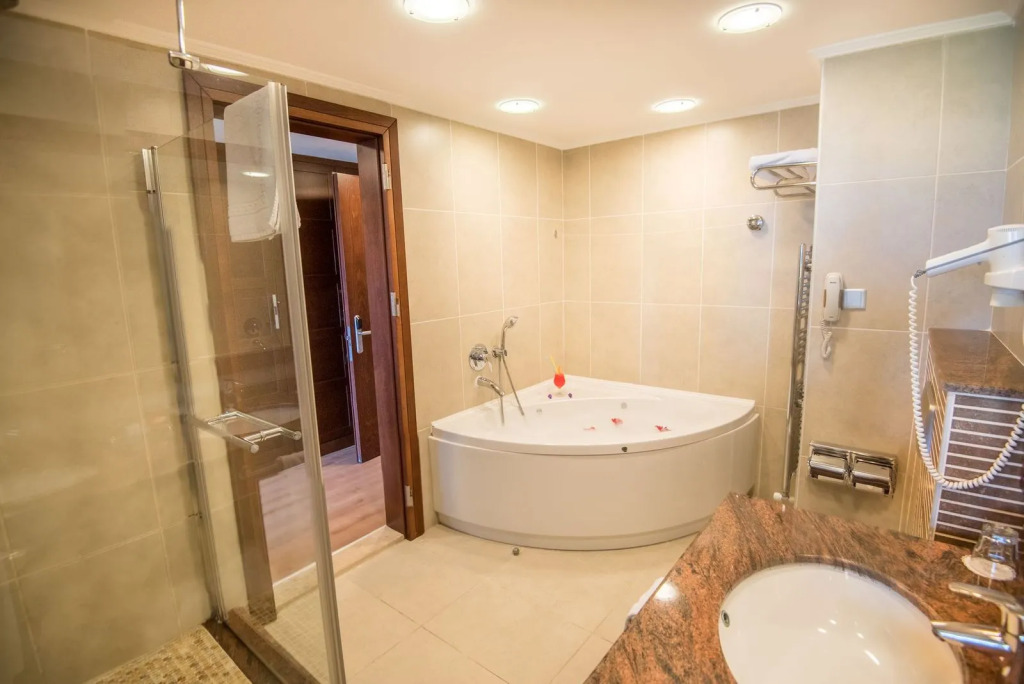 Отель Korineum Golf & Beach Resort