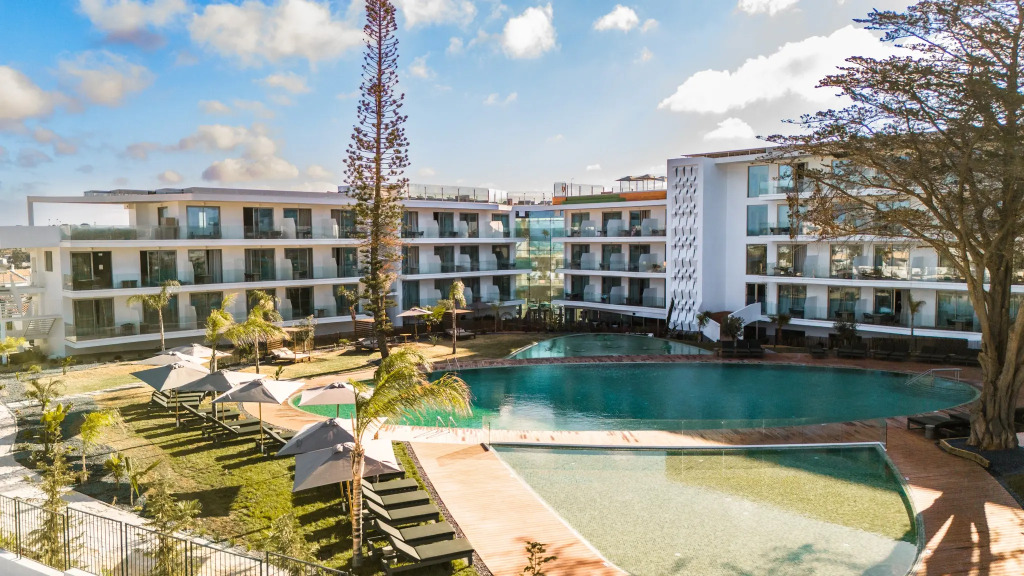 Отель Castelo Suites