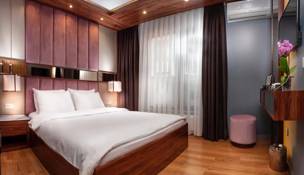 Отель Vitabella Suites
