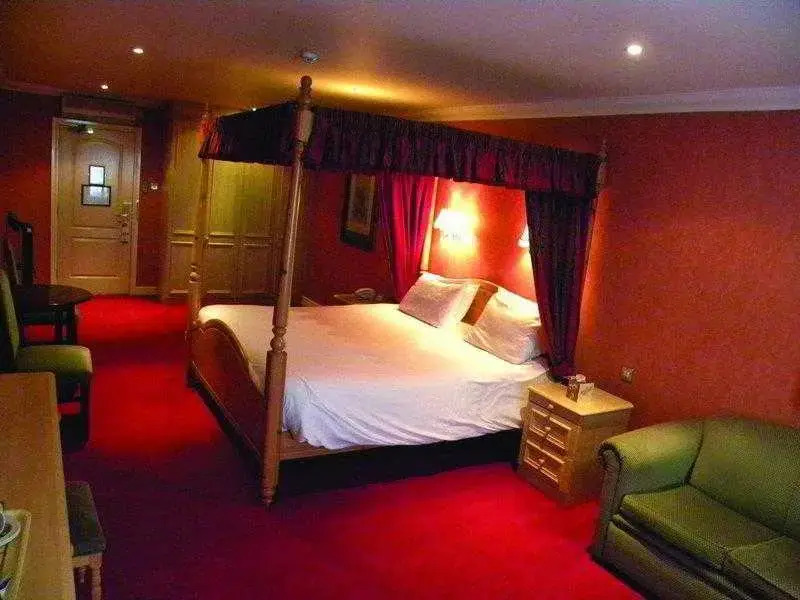 Consort Hotel, Urban Spa & Glamping Pods
