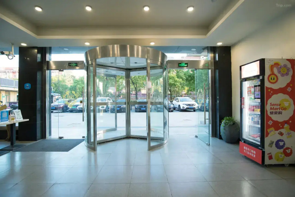 Отель Weiting Qingju Shanghai Hongqiao Airport Beihua Road Branch