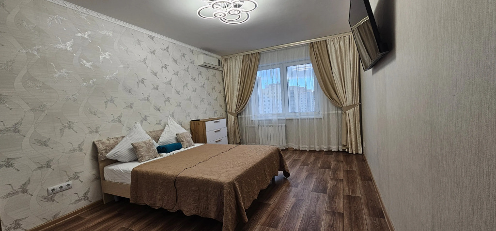 Квартира Трехкомнатные на Емлютина