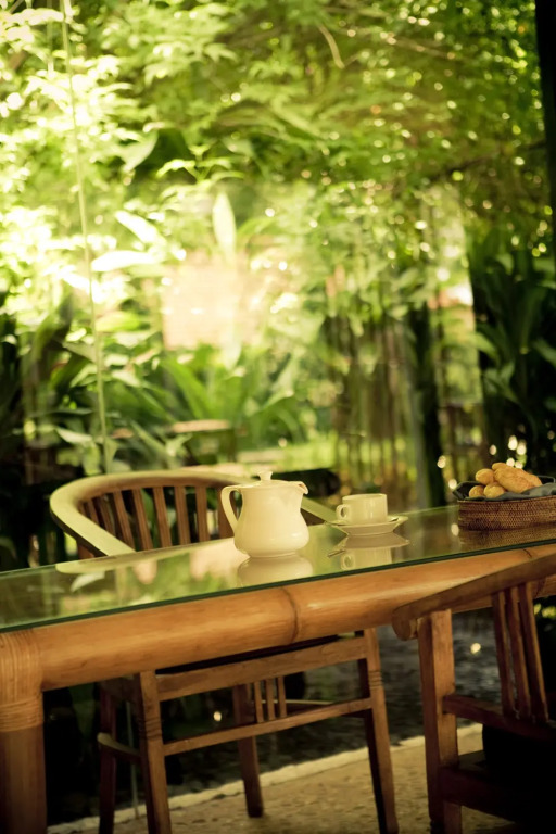 Отель La Taverna Suites