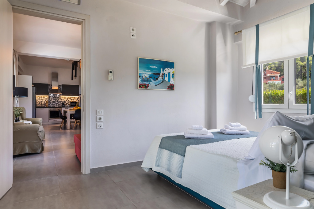 Luxury Villa with Private Pool in Skopelos, Ideal for Families, Villa Aelia by Kardous