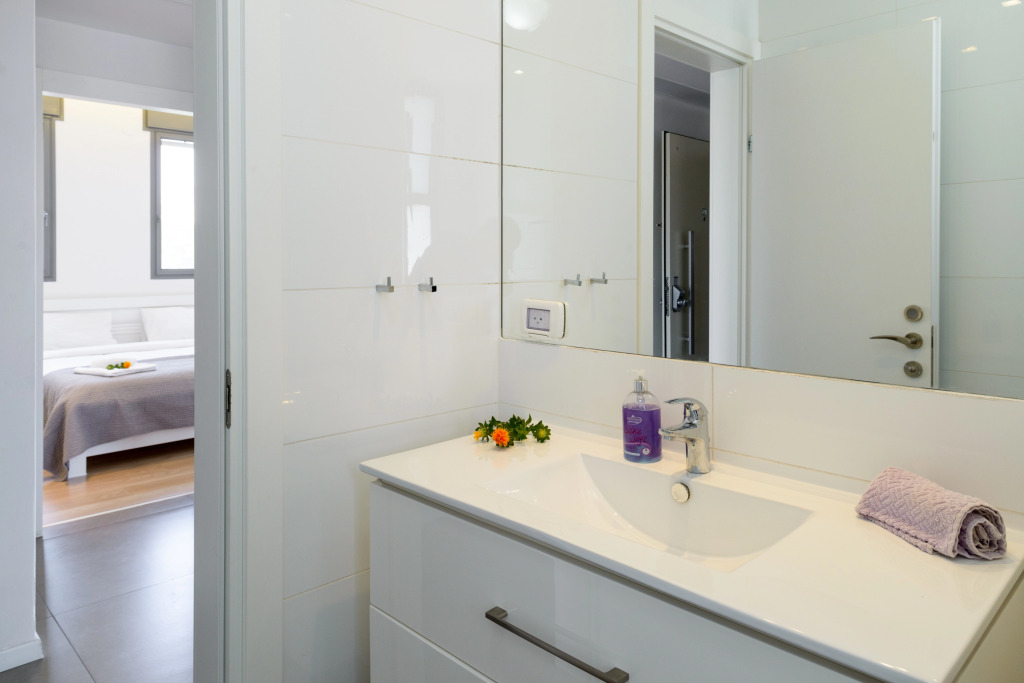 Mamad Comfort & Balcony In City Center By Feelhome